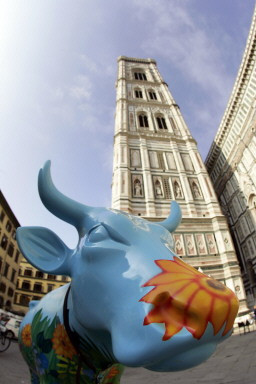 ITALY-SCULPTURE-FLORENCE-COWS