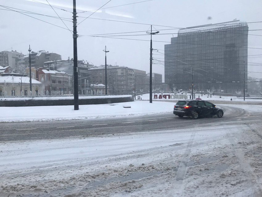 Nema gužvi u saobraćaju, ali je sve usporeno i otežano