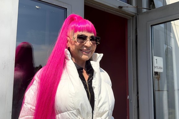 PRVI PUT NAKON TEŠKE BORBE Zorica Brunclik sa osmehom došla na snimanje, vidno smršala, ali ne skida osmeh: "Osećam se fenomenalno"