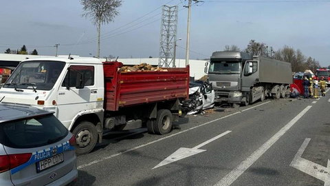 Biznesmen od budowy dróg zginął wbijając się w ciężarówkę. Jest nagranie - brd24.pl