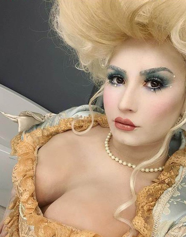 Demi Lovato hollywoodi jelmeze