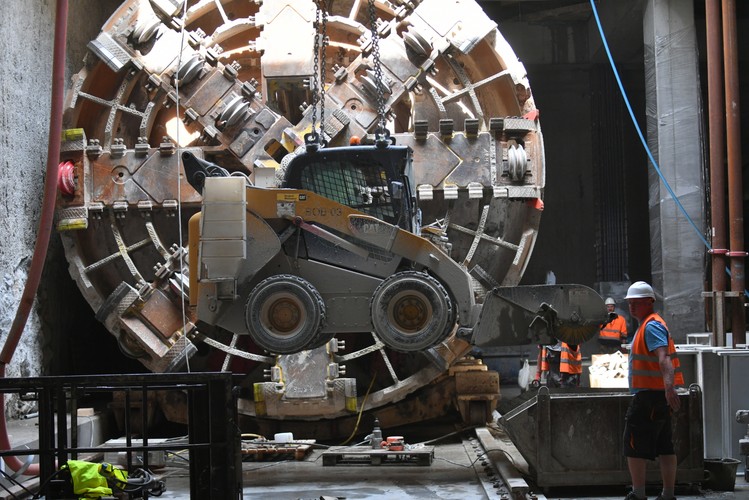 Tunel drążyła tarczy TBM o nazwie „Maria”. Jest to maszyna drążąca, która przesuwa się w tempie 10 metrów na dobę.<br><br>
(nlat/cat) PAP/Bartłomiej Zborowski