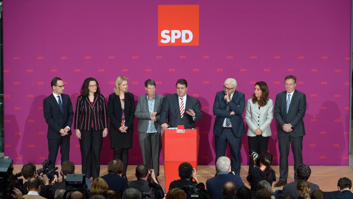 Szef SPD Sigmar Gabriel podał w niedzielę nazwiska ministrów swojej partii w koalicyjnym rządzie Angeli Merkel. On sam obejmie jako wicekanclerz resort gospodarki i energii, Frank-Walter Steinmeier będzie szefem MSZ.