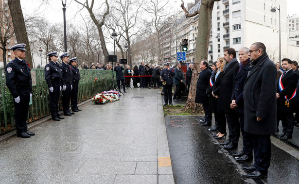 Rocznica zamachu na Charlie Hebdo. Francja oddaje hołd ofiarom