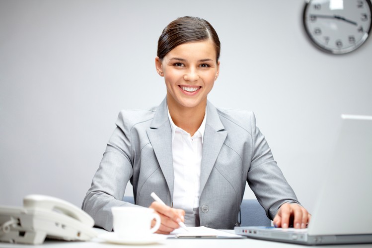 Po szóste – to przedsiębiorca może zaplanować dla siebie doradztwo. W programie można ująć niemal dowolną liczbę godzin pracy konsultantów, którzy za unijne pieniądze będą pracować na rzecz jego firmy. Potrzebna strategia rozwoju? Zaplanowanie działań marketingowych czy sprzedażowych? Ułożenie organizacji w firmie? Doradca pomoże, Unia zapłaci.