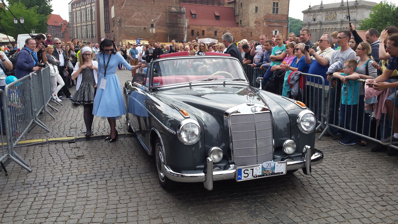 Mercedes 220 SE cabrio z 1959 r.