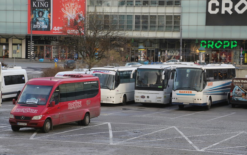 Mokną i marzną bo nie ma daszku