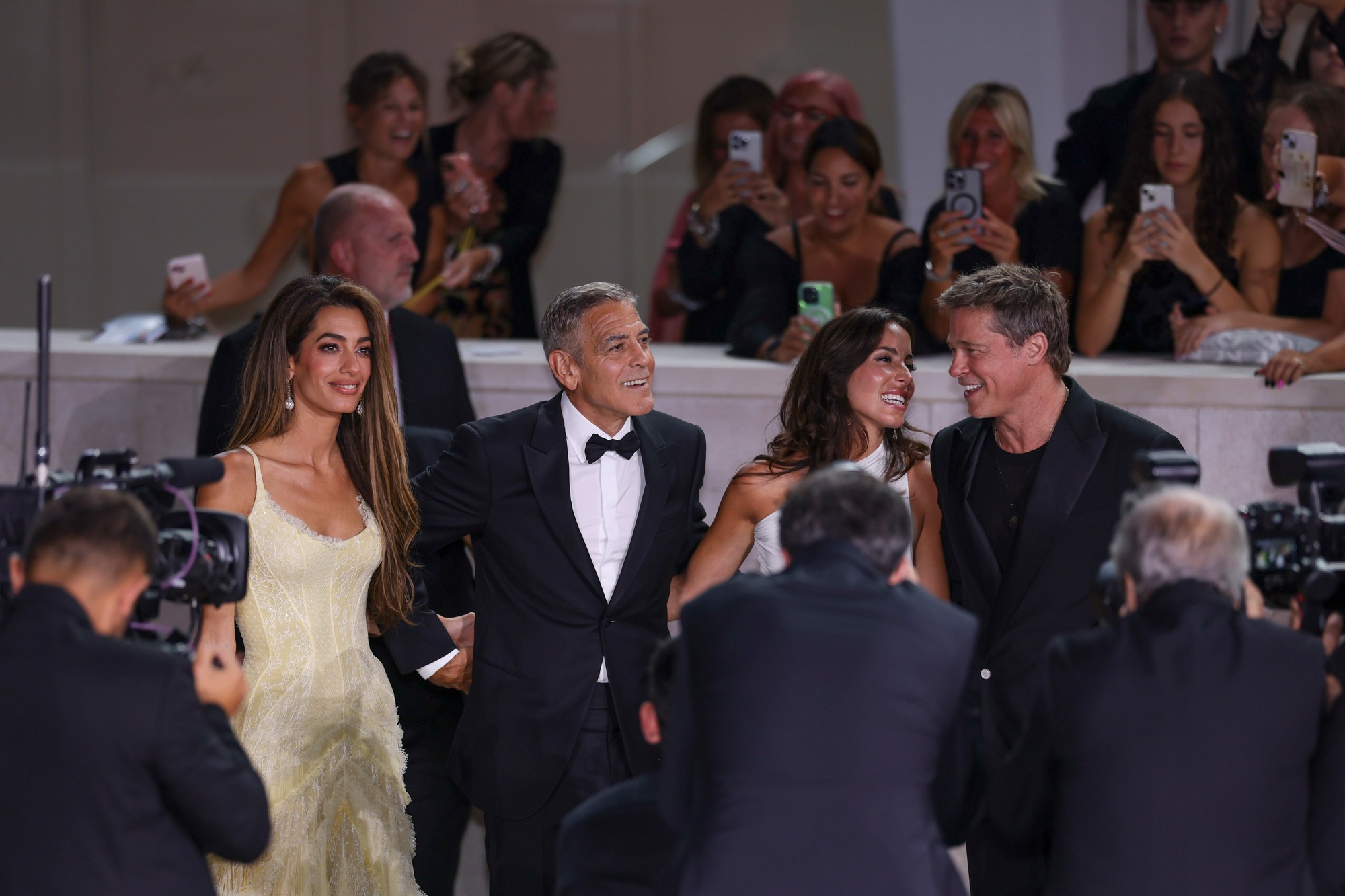 Amal Clooney, herec George Clooney, Ines de Ramon a herec Brad Pitt.