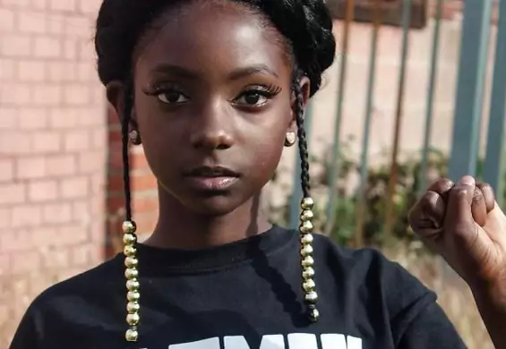 10-latka krytykowana za kolor skóry odpowiedziała rasistom mocną kolekcją ubrań