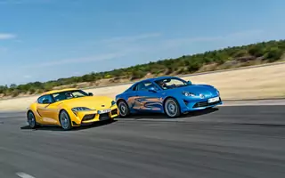 Toyota Supra w porównaniu z Alpine A110