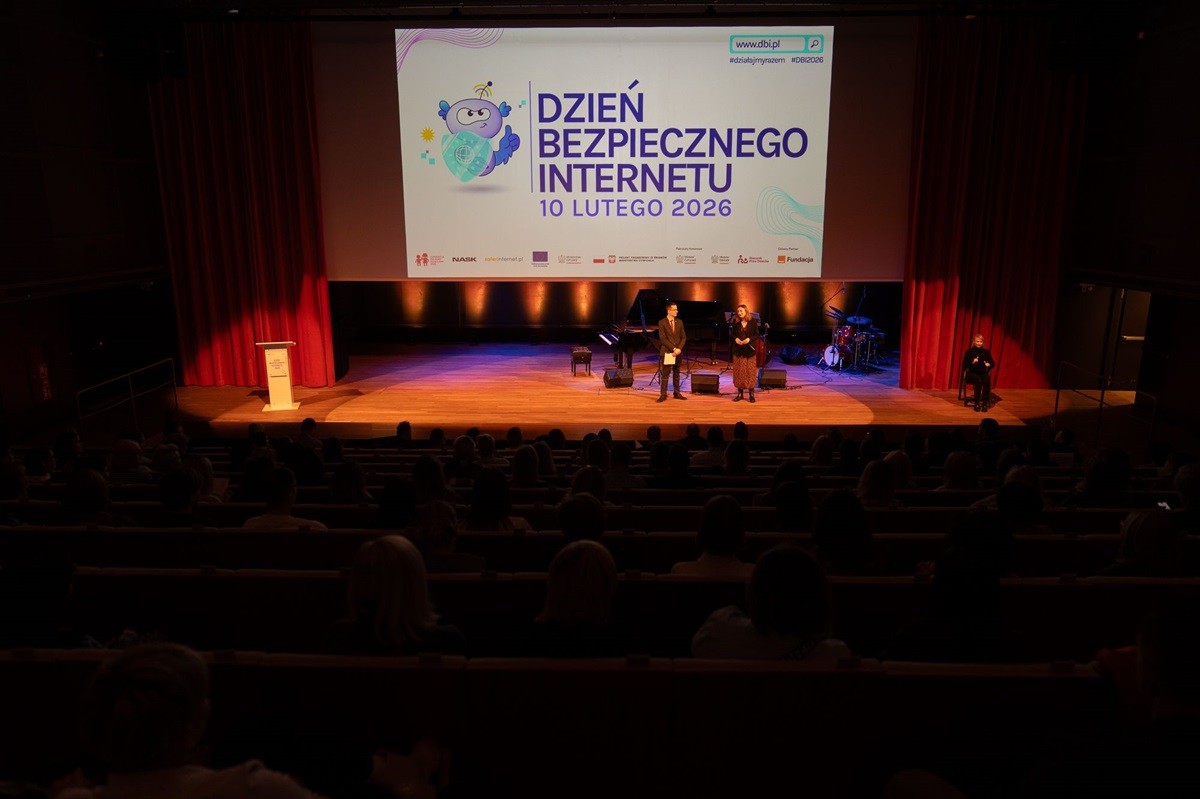 Dzień Bezpiecznego Internetu: jak skutecznie chronić dzieci i młodzież w sieci