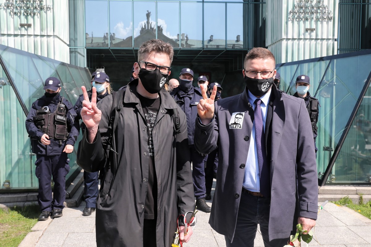 Sędziowie Igor Tuleya i Paweł Juszczyszyn przed siedzibą Sądu Najwyższego w Warszawie