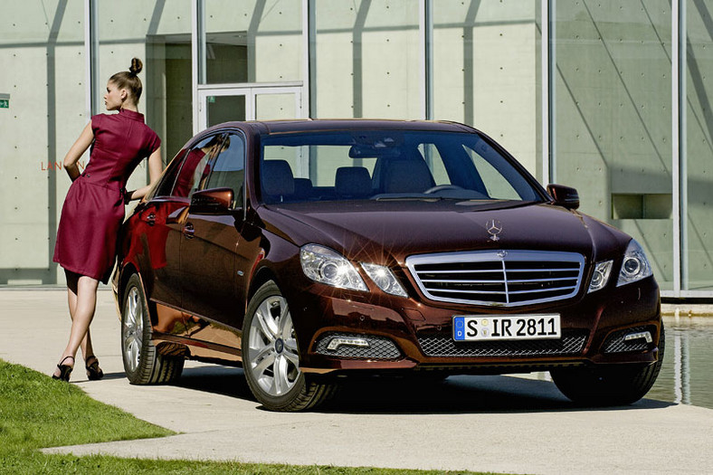 IAA Frankfurt 2009: Mercedes-Benz E - kombi nadjedzie jesienią, sedan kupiło 40 tys. osób