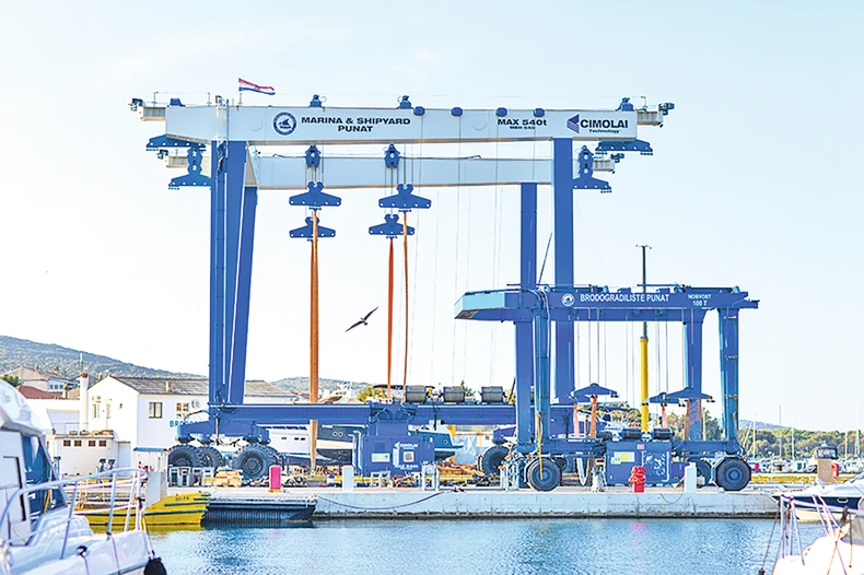 Nedavno su investirali u veliku dizalicu nosivosti 500 tona, za plovila dužine do 40 metara i širine do čak 16 metara