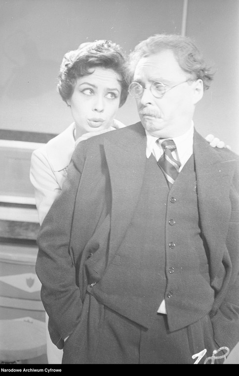 Lidia Korsakówna i Kazimierz Brusikiewicz w sztuce "Mąż Fołtasiówny" (Teatr Syrena, 1959 r.)