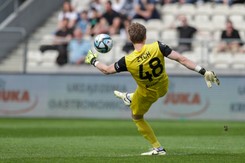 Arsenal Londyn zainteresowany transferem Polaka. Jeszcze niedawno grał w Puszczy Niepołomice