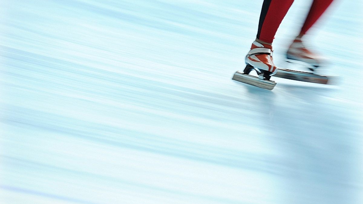 Pełnowymiarowe, otoczone trybunami, zadaszone lodowisko do gry w hokeja wybudowano w Skarżysku-Kamiennej (Świętokrzyskie). Taflę będzie można wykorzystywać także do short-tracku.