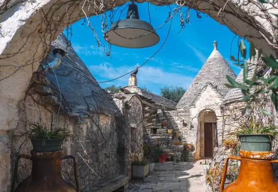 Najdziwniejsze noclegi na Airbnb. Kościół to nuda, czas na trullo 