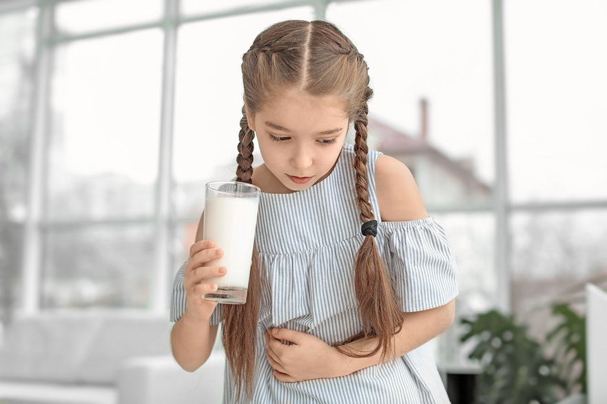 Alergia na białka mleka krowiego zdecydowanie częściej dotyczy niemowląt i małych dzieci