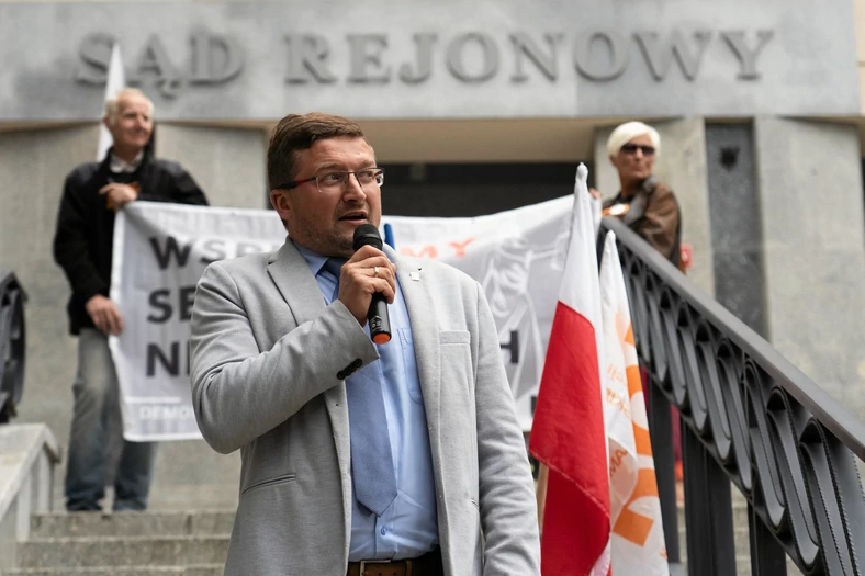 Protest w obronie wolnych mediów z udziałem Pawła Juszczyszyna (18.07.2022)
