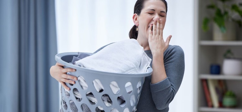 Masz stany depresyjne i jesteś ciągle zmęczona? Te objawy świadczą o niedoborze pewnej witaminy. Stale o niej zapominamy