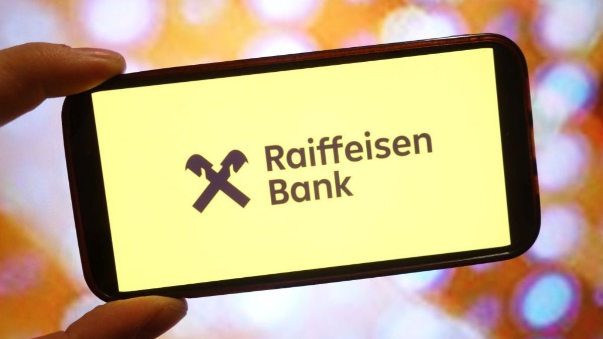 O clientă Raiffeisen Bank și-a băgat singură datele pe un site fals, dar a primit despăgubiri de la bancă. Greșeala care a costat scump instituția financiară
