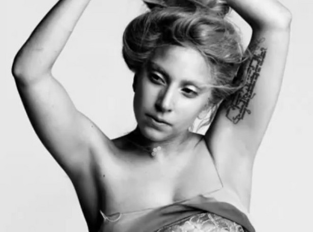 Lady Gaga rozbiera się w reklamie swojej kolekcji