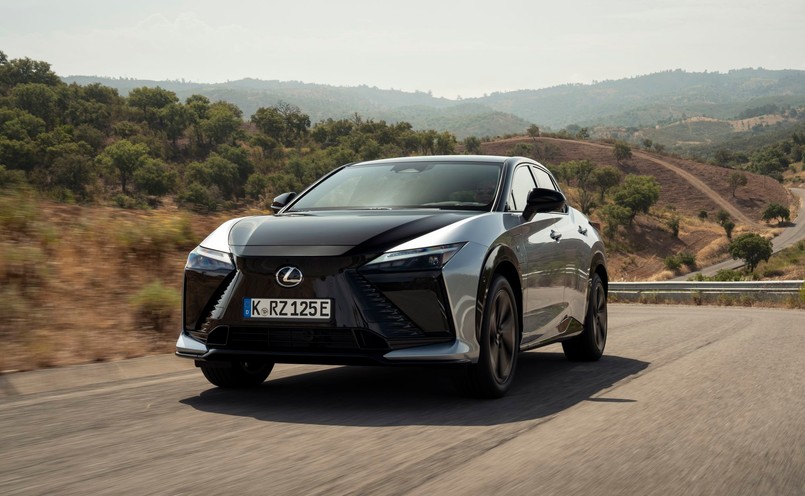 Nowy Lexus RZ 550e F SPORT