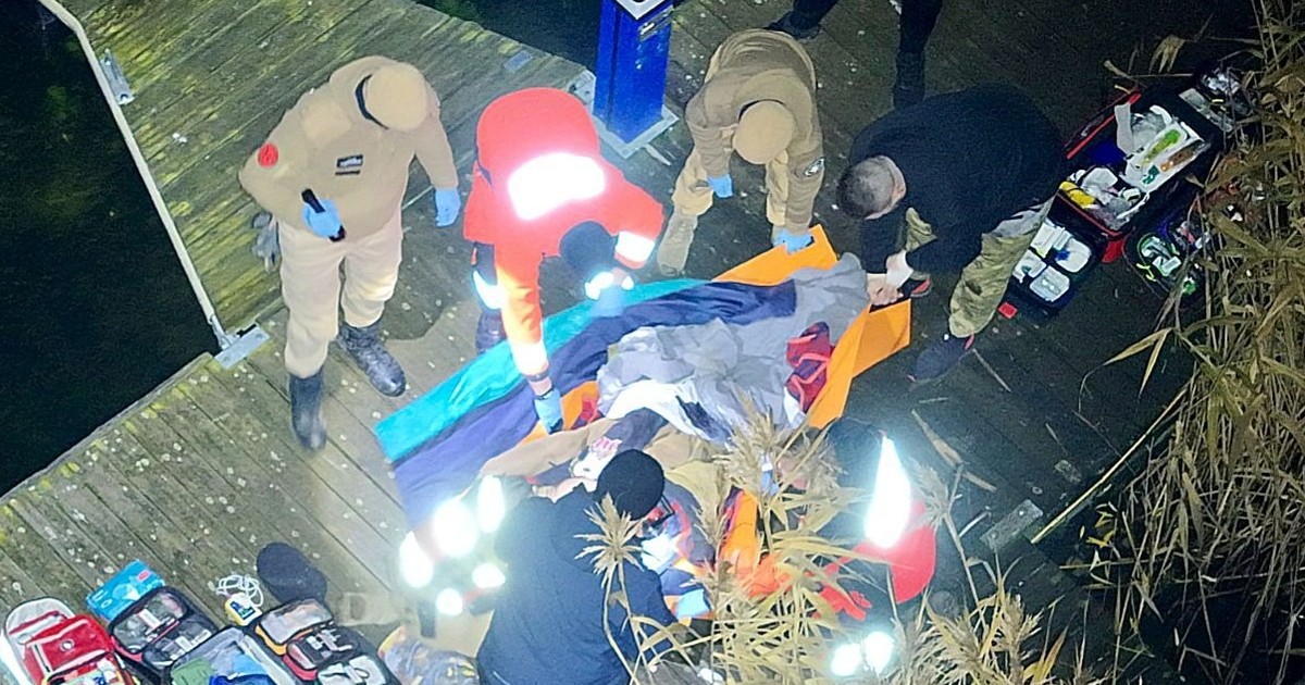 Myśleli, że śpi w swoim pokoju. Skonała z zimna w rowie naprzeciwko domu. Tragedia 86-latki