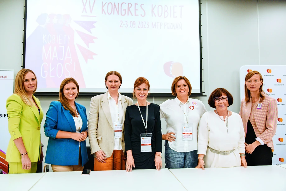 Od lewej: Agata Kowalska, Dorota Sierakowska, Marta Kobińska, Monika Dobska, Dominika Zenka-Podlaszewska, Solange Olszewska, Agnieszka Filipiak.