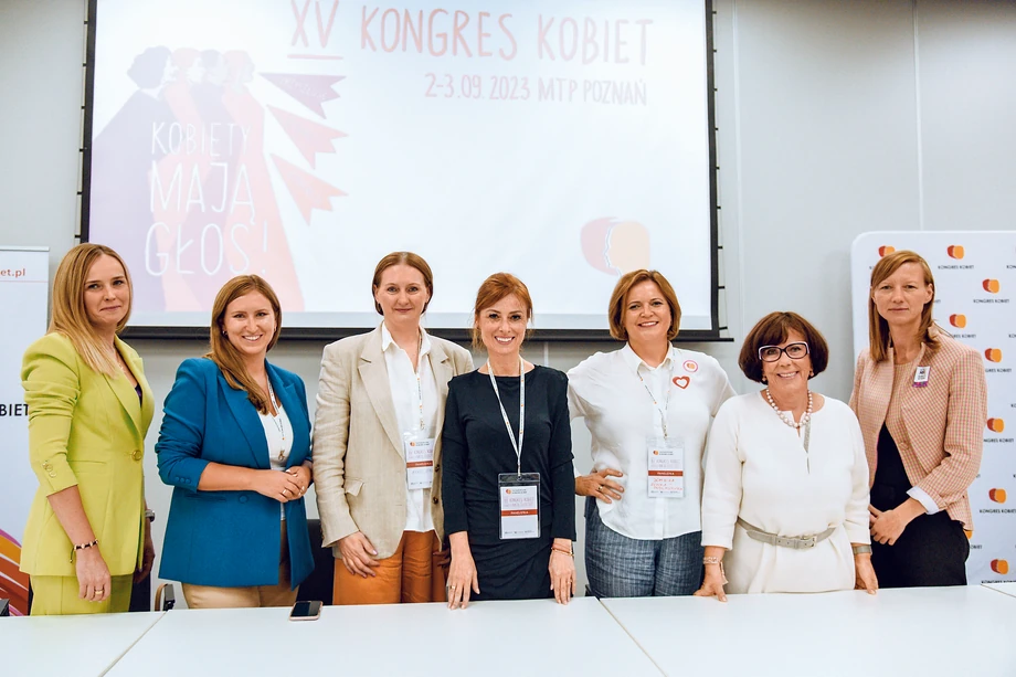 Od lewej: Agata Kowalska, Dorota Sierakowska, Marta Kobińska, Monika Dobska, Dominika Zenka-Podlaszewska, Solange Olszewska, Agnieszka Filipiak.