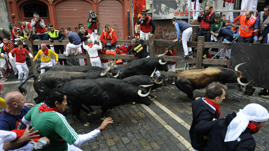 Hiszpania: sześciu rannych w gonitwie z bykami w Pampelunie