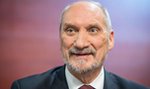 Wściekły Macierewicz zrugał posła PiS? PO publikuje zdjęcia