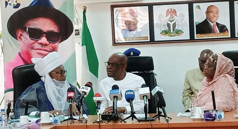 From L-R: Chairman, Abuja National Mosque Management Board, Etsu of Nupe, Alhaji Yahaya Abubakar; Minister of FCT, Mr Nyesom Wike; and Minister of State for FCT, Dr Mariya Mahmoud, during a visit by members of the Mosque management board in Abuja on Wednesday [NAN]