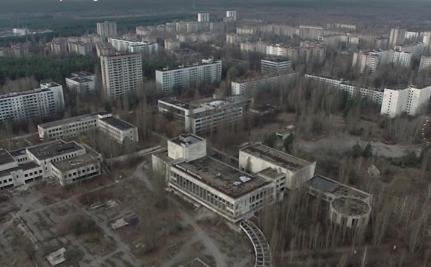 Wymarłe miasto Prypeć - 30 lat po wybuchu w Czarnobylu [NAGRANIE Z DRONA]