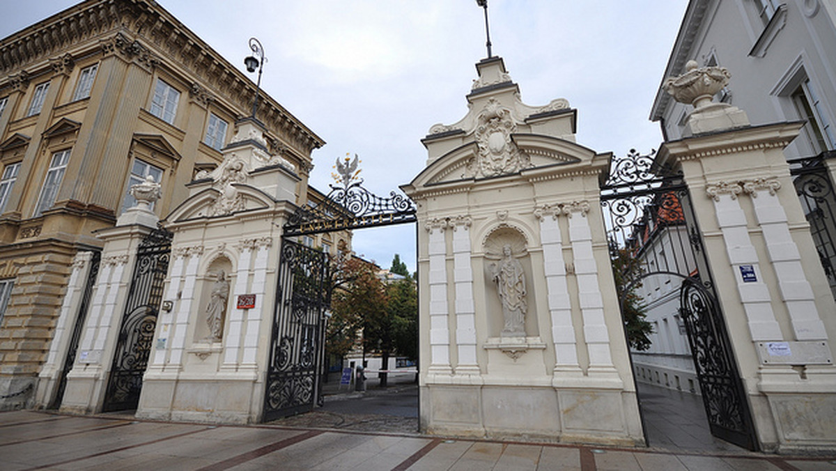 Ekonomia, finanse, inwestycje i rachunkowość - na te kierunki zapisało się najwięcej przyszłych studentów Uniwersytetu Warszawskiego. Tymczasem najwięcej kandydatów na jedno miejsce zapisało się na kierunki orientalistyczne - japonistykę i koreanistycę. Wstępne wyniki tegorocznej rekrutacji podały władze uczelni.