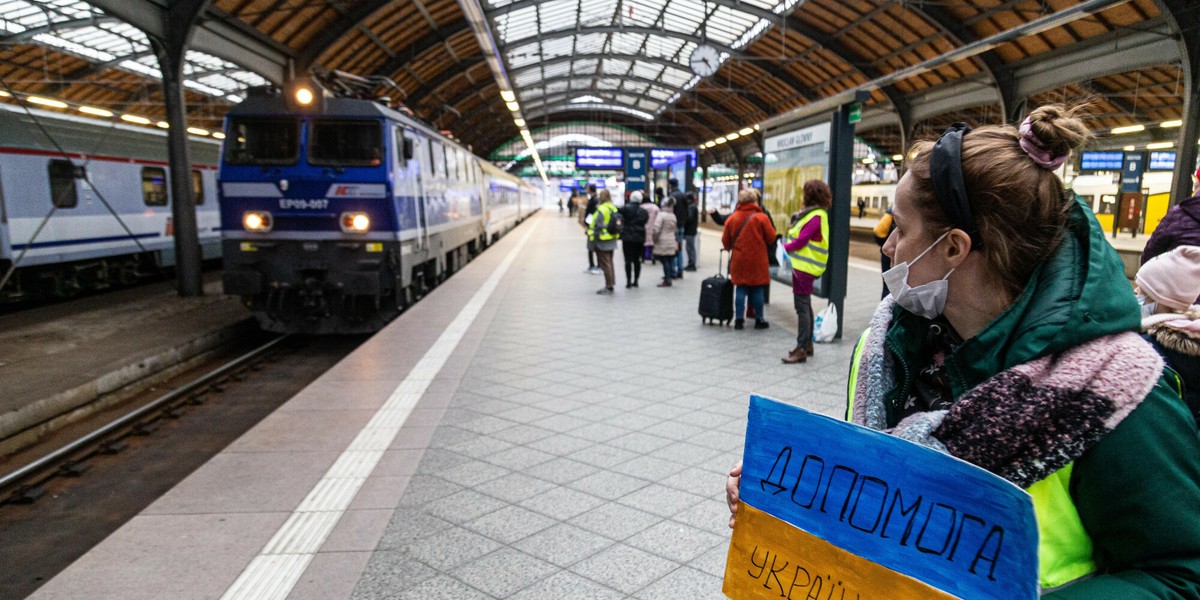 Na Dworcu Głównym we Wrocławiu powstał punkt informacyjny dla osób przyjeżdżających z Ukrainy.