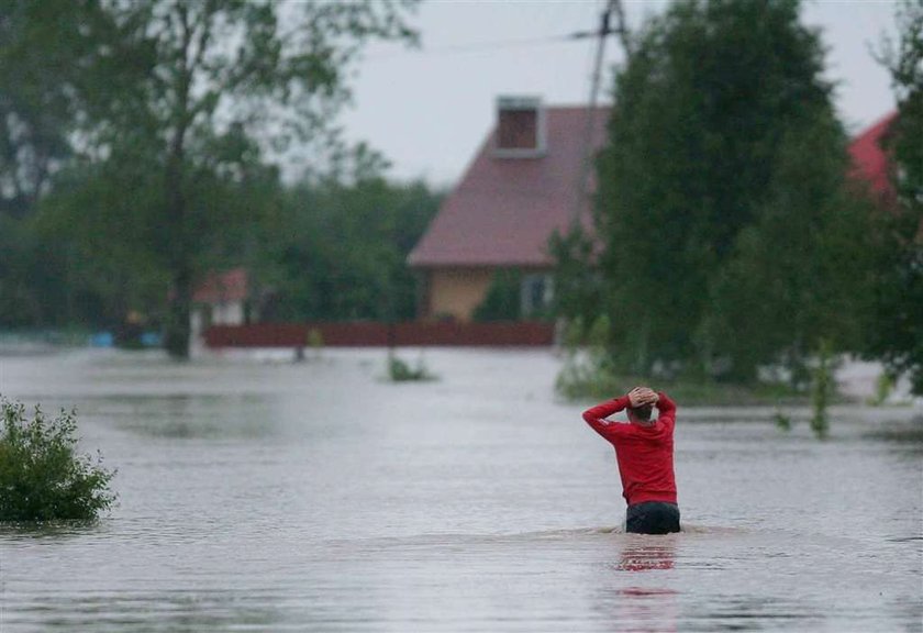 Woda zalewa Polskę