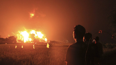 Potężny pożar rafinerii w Indonezji. Powstała ogromna kula ognia [NAGRANIE]