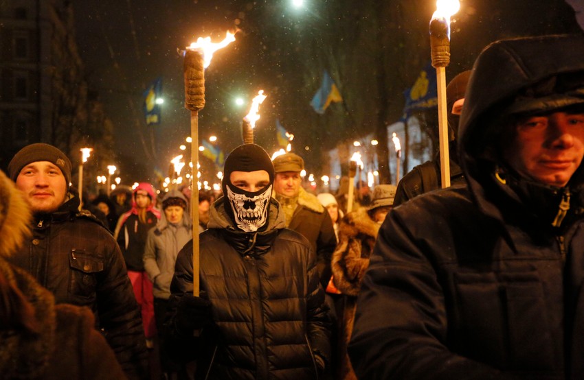 Pripadnici ekstremne desnice na ulicama Kijeva 2016, povodom godišnjice rođenja šefa ukrajinskih nacionalista Stepana Bandere