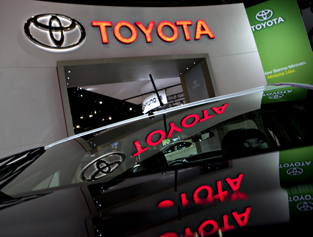 Reagując na doniesienia o wypadkach, spowodowanych przez blokujący się pedał gazu, Toyota wycofała do naprawy ponad 8 milionów swoich samochodów. Fot. Bloomberg