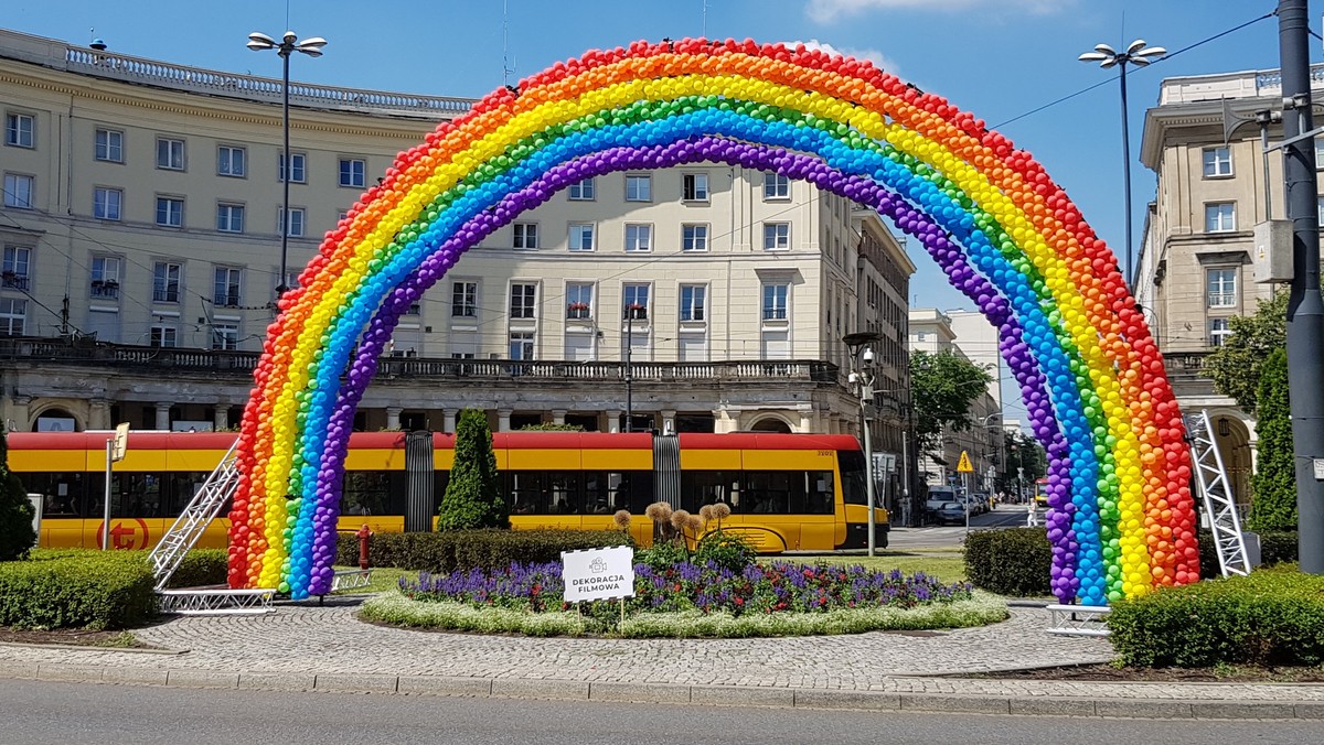 Warszawa. Tęcza wróciła na plac Zbawiciela. Jak długo tu postoi?