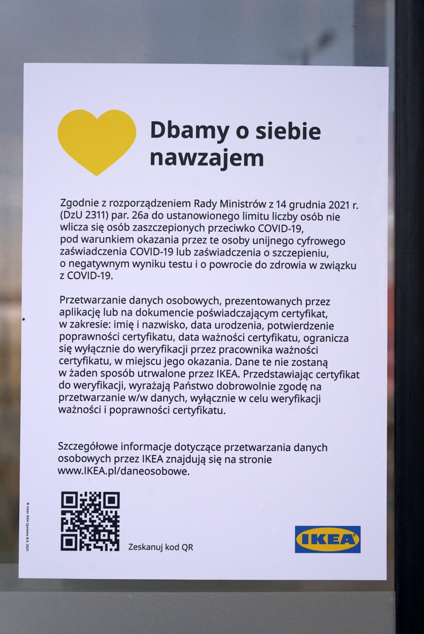 Informacja wywieszona na drzwiach sklepu IKEA