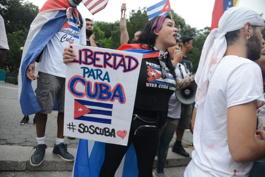 Protesti protiv kubanske vlasti na ulicama Njujorka