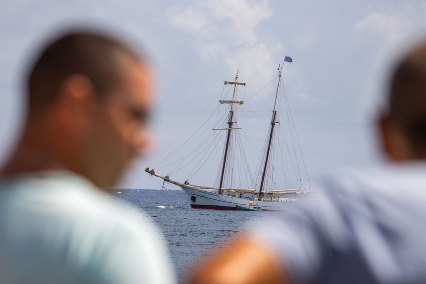 Potonula jahta kod Sicilije, potraga za nestalima