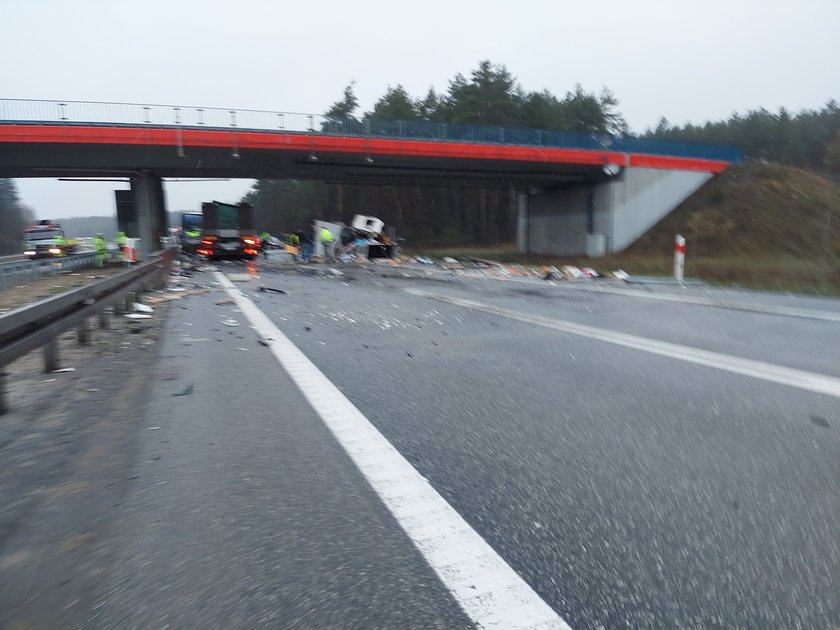 Koszmar na S1 w Mierzęcicach. Zginęło niemowlę i matka, wiele osób rannych