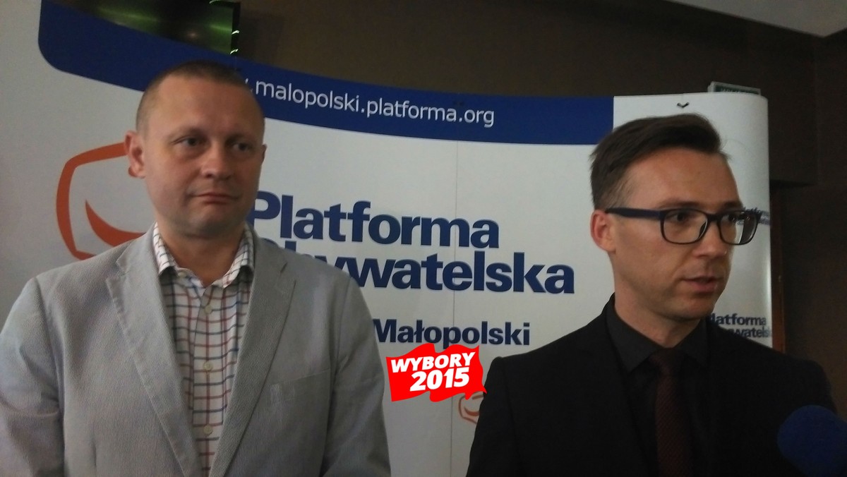 Małopolska Platforma Obywatelska podsumowała kończącą się kampanię wyborczą, choć jej kandydaci będą pracować w terenie do północy. - Głos na PO nie będzie głosem straconym – przekonuje Grzegorz Lipiec, szef partii w regionie. Natomiast regionalny szef sztabu wyborczego Robert Maciaszek dodaje, że "PO obawia się samodzielnych rządów PiS".