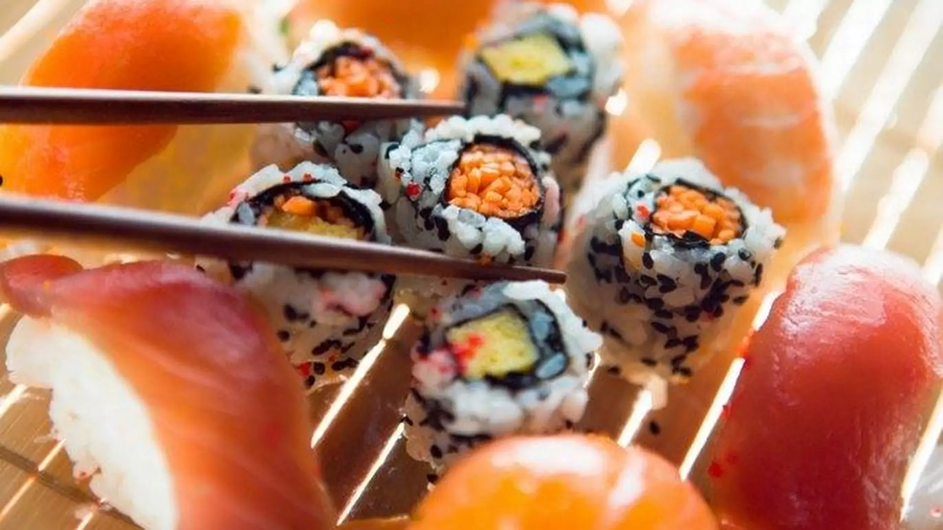 Sushi - jak przygotować je  w domu? Proste sposoby