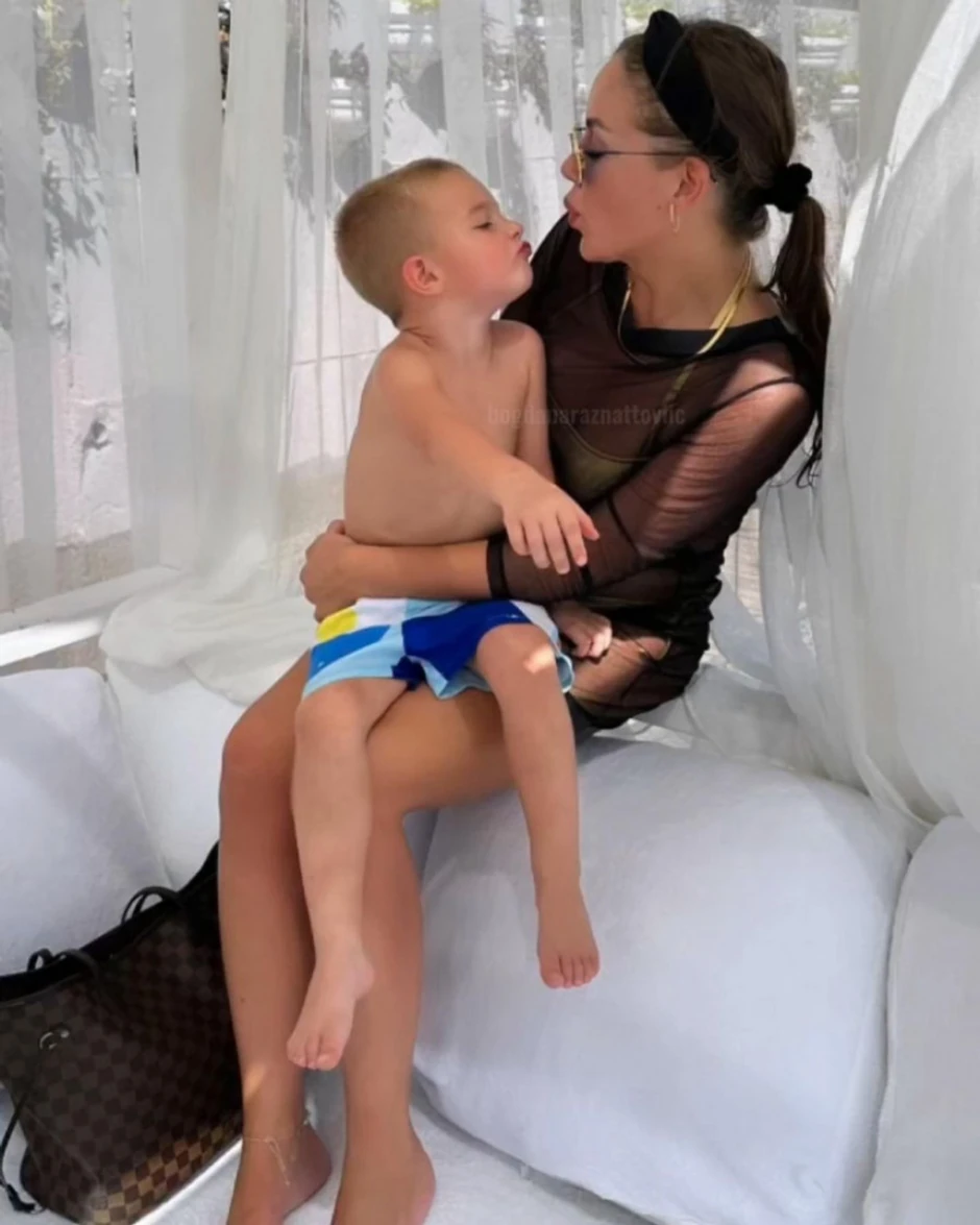 Sestre Rodić sa decom