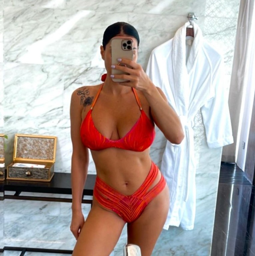 Mia Borisavljević u bikiniju